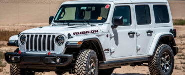 White Jeep Rubicon Suv