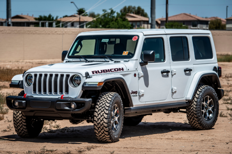 White Jeep Rubicon Suv